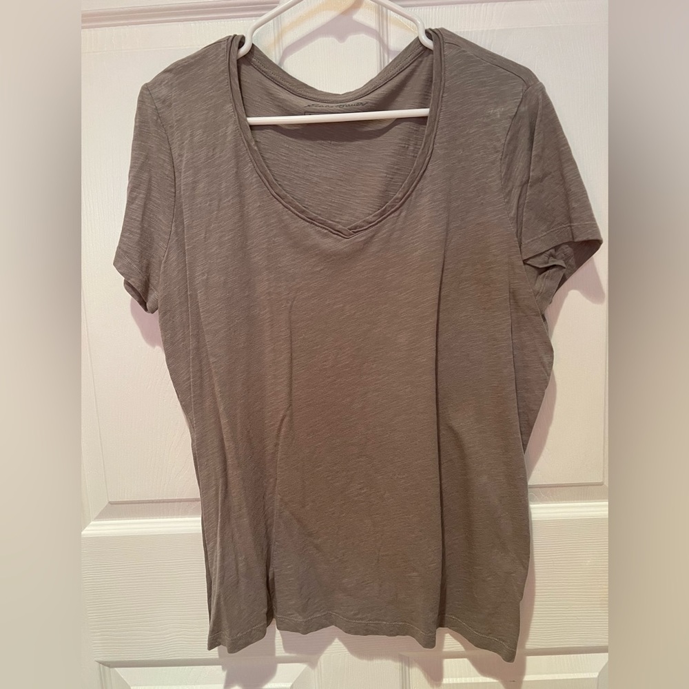 Eddie Bauer ladies short sleeve blouse. Gray color. Size XL